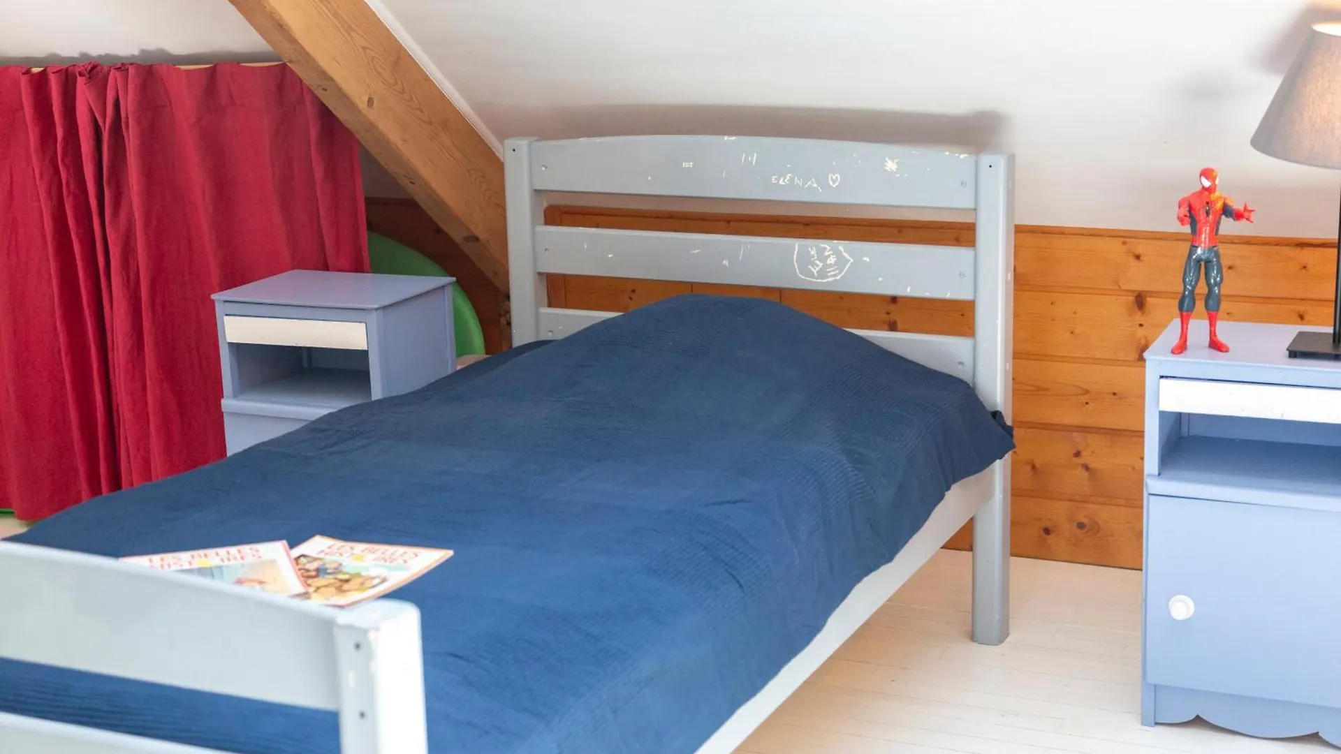 Plage 300M Bleu Sale 4 Ch Guilvinec 0*,  Francia